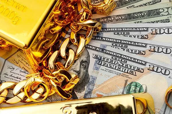 Colucci’s Jewelers gold